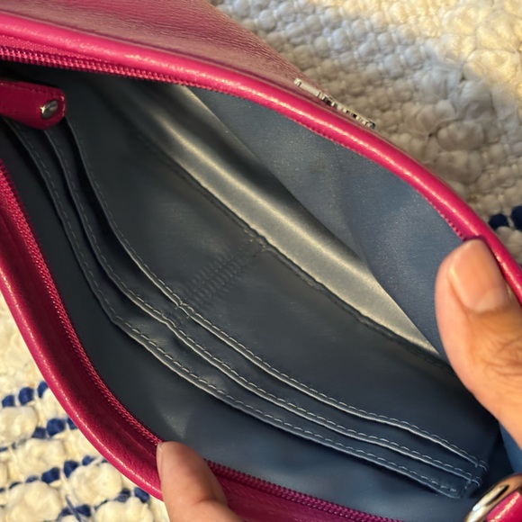 Excellent Condition Pink Coach leather Purse. - Picture 4 of 4